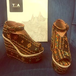TBA Jim Wedge in Black Aztec Sz 9 Coachella Desert Festival Hippie Boho